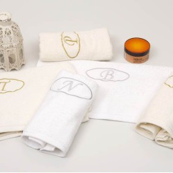 Πετσέτα Προσώπου Με Μονόγραμμα Ecru Viopros (50x100) Σε Συσκευασία Δώρου 1Τεμ