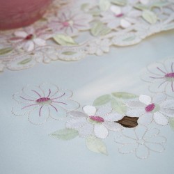 Τραπεζομάντηλο 044-3 Με Κέντημα Polycotton White Egg (140x180) 1Τεμ