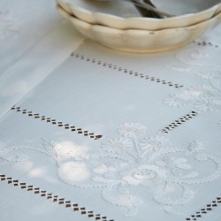 Τραπεζομάντηλο 10714 Με Κέντημα Linen White Egg (140x180) 1Τεμ